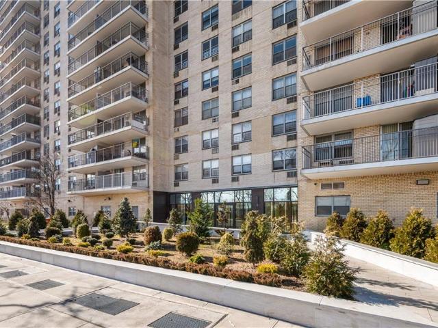Condo for sale in Arverne, New York