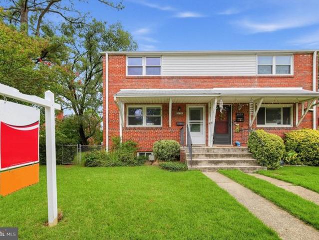 Townhouse for sale in Castle Manor, Hyattsville