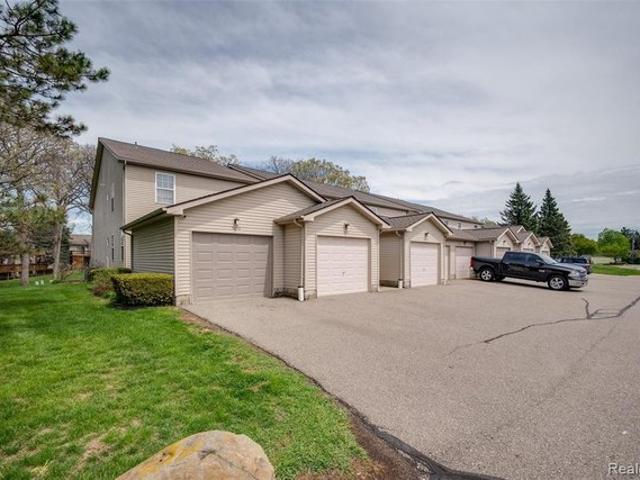 Condo for sale in Waterford, Michigan