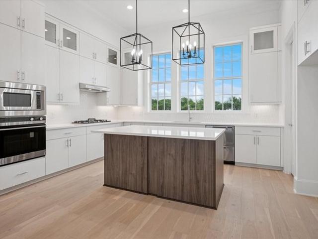 Townhouse for sale in Addison, Texas