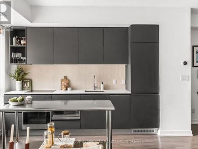 Condo for sale in Toronto—St. Paul's, Toronto