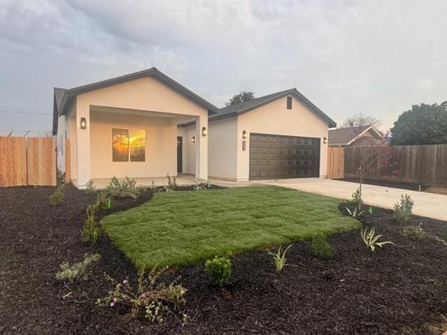 House for sale in Orange Cove, Fresno County