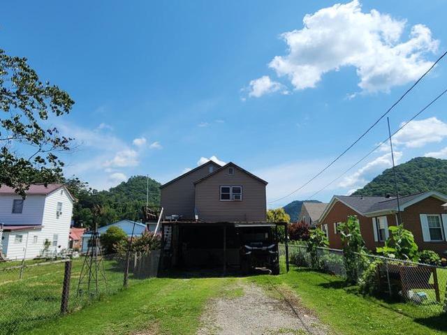 House for sale in Cedar Grove, West Virginia