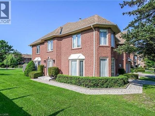 Townhouse for sale in Ancaster, Ontario