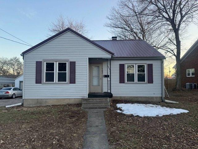 House for sale in Fairfield, Illinois
