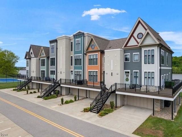 Townhouse for sale in Williamstown, West Virginia