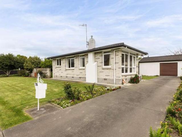 House for sale in Frimley, Hastings