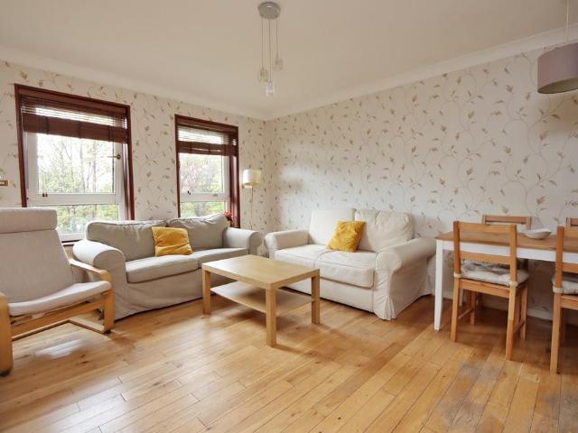 Apartment for rent in Marionville, Restalrig