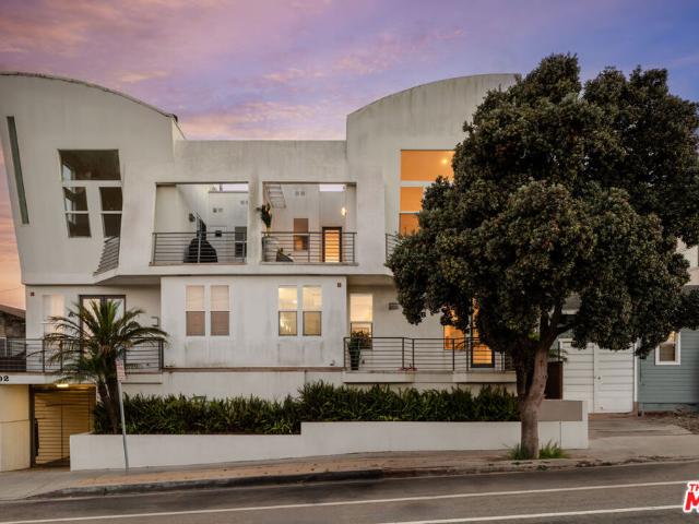 Condo for sale in Manhattan Beach, California