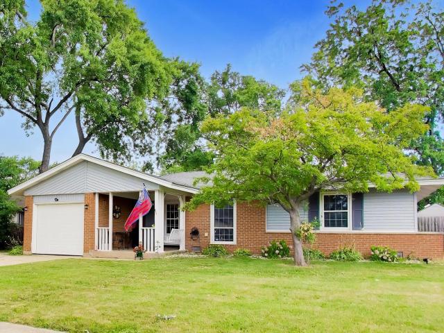 House for sale in Elk Grove Village, Illinois