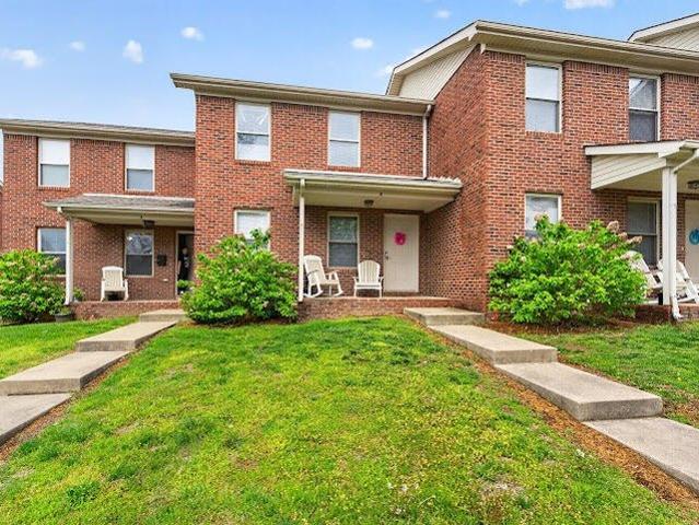 Townhouse for sale in Versailles, Kentucky