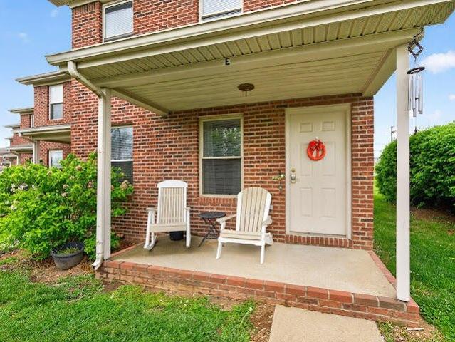 Townhouse for sale in Versailles, Kentucky