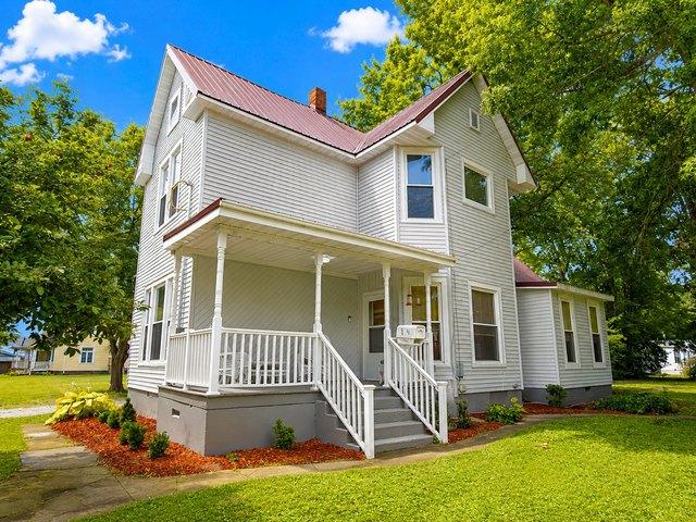 House for sale in Flora, Illinois