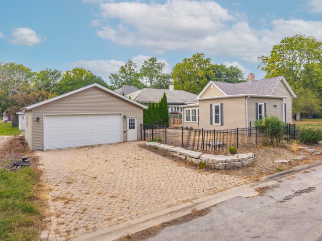 House for sale in Pontiac, Livingston County