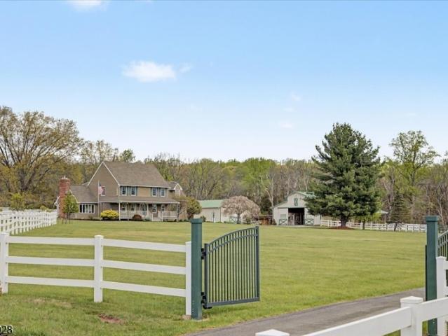House for sale in Pittstown, New Jersey