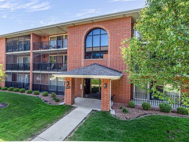Condo for sale in Crestwood, Illinois