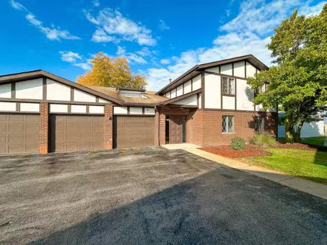 Condo for sale in Bedford Park