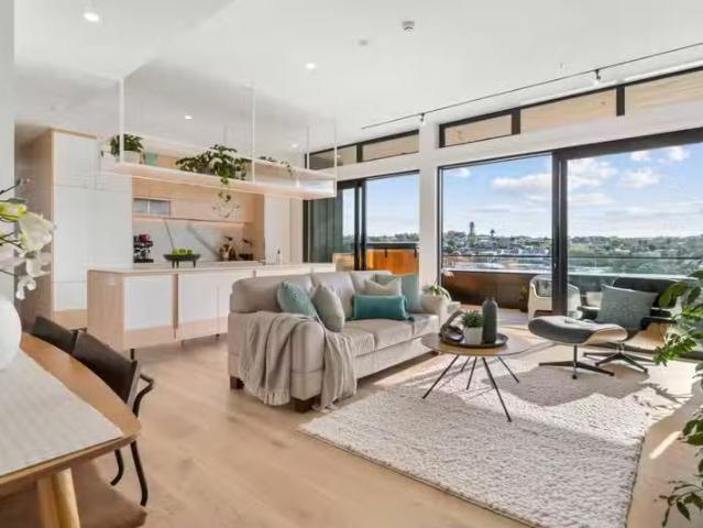 Apartment for sale in Whangaparaoa