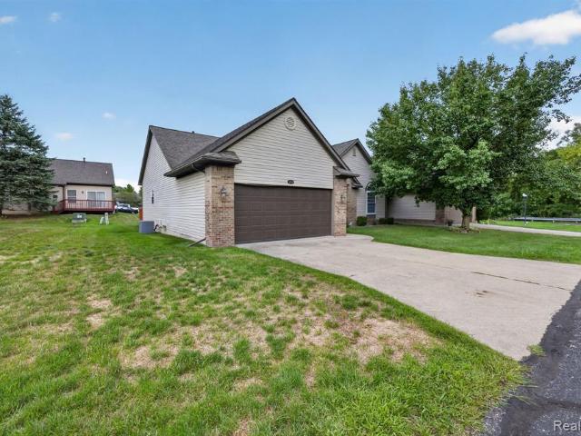 Condo for sale in Grand Blanc, Michigan