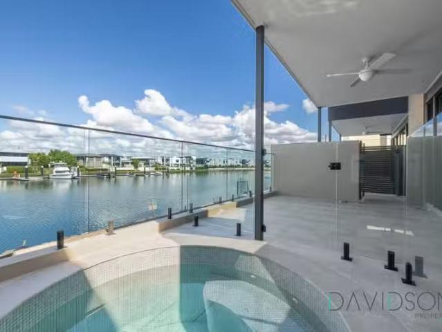 Condo for rent in Helensvale Town Centre