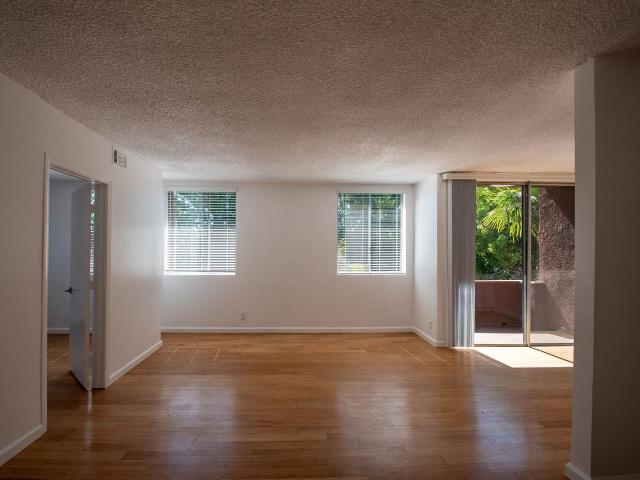 Apartment for rent in Canoga Park, California
