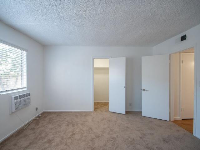 Apartment for rent in Canoga Park, California