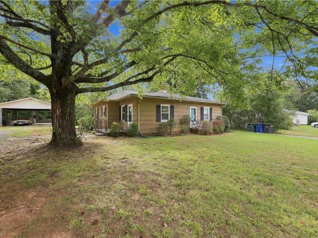 House for sale in Pfafftown, North Carolina