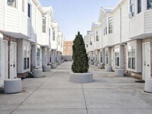 Townhouse for sale in Skokie, Illinois