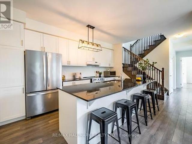 Townhouse for sale in Durham, Ontario