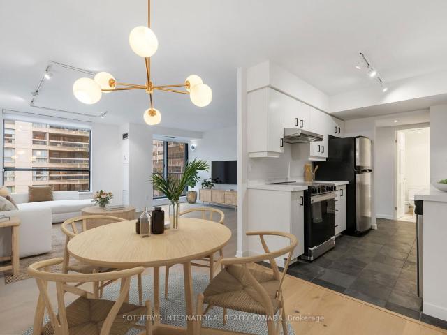 Condo for sale in Toronto—St. Paul's, Toronto