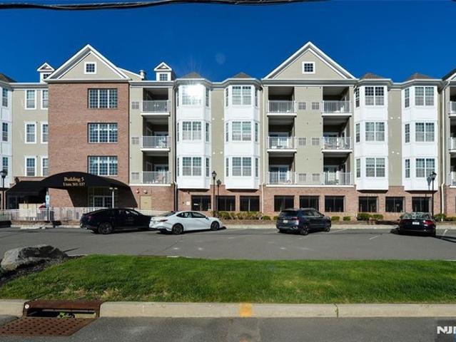 Condo for sale in Elmwood Park, New Jersey