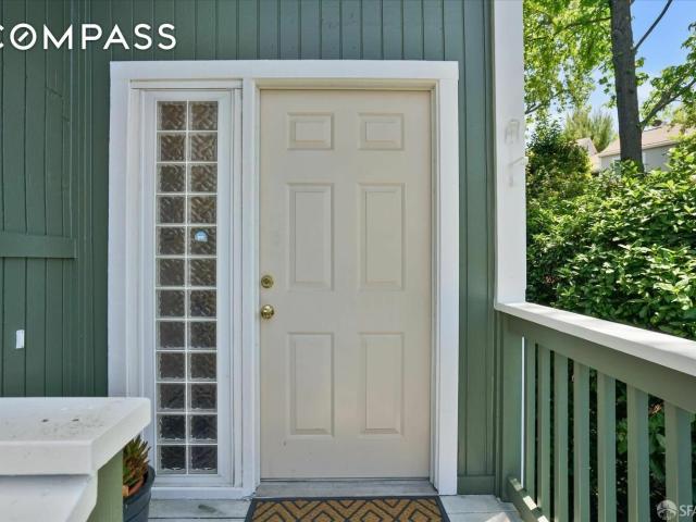 Townhouse for sale in Pleasant Hill