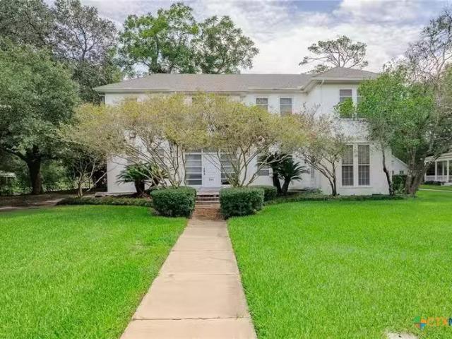 House for sale in Victoria