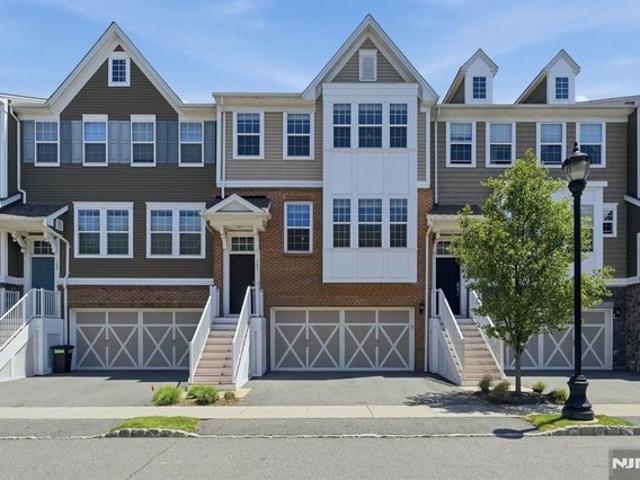 Townhouse for sale in Cresskill, New Jersey