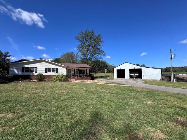 House for sale in Pilot Mountain, Surry County
