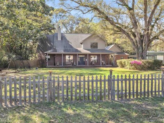House for sale in Pace, Florida