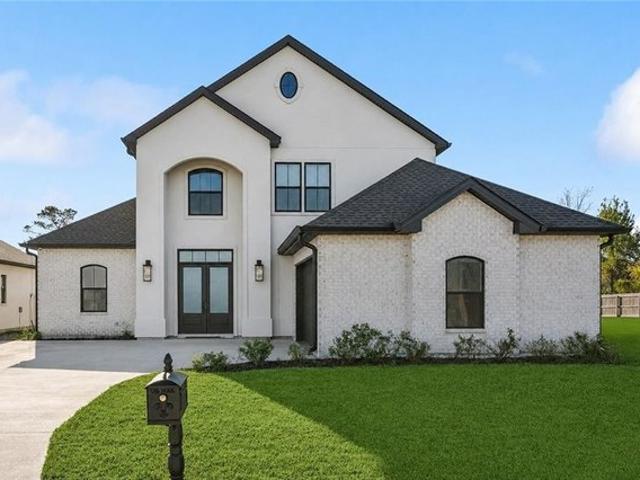 House for sale in Destrehan