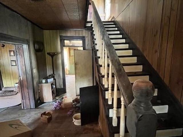 House for sale in Gandeeville, West Virginia