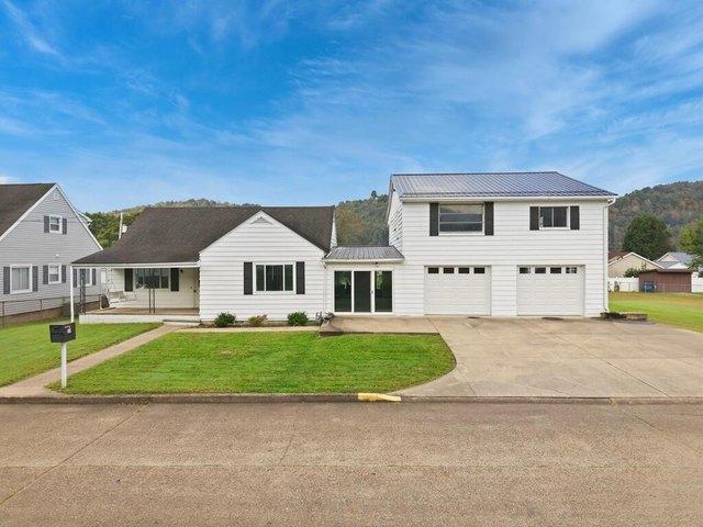 House for sale in Steelton, New Martinsville