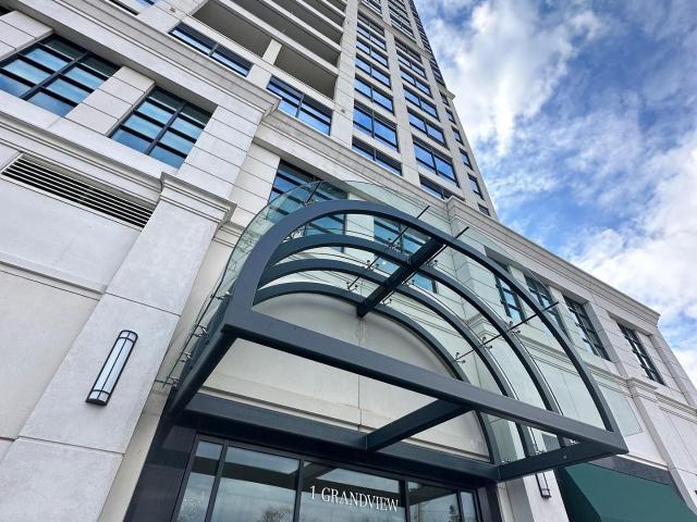 Condo for rent in Steeles Corners, Markham