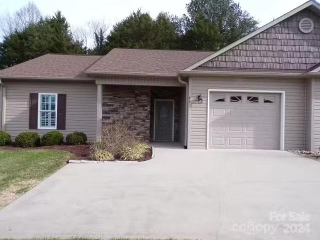 Condo for sale in Hickory