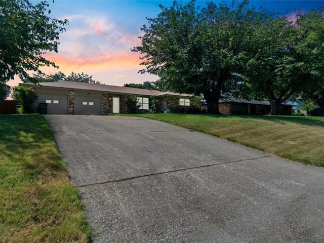 House for sale in Bowie, Texas