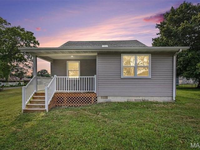 House for sale in Dupo, Illinois