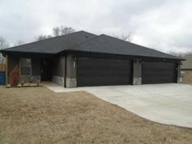 House for sale in Gentry, Benton County