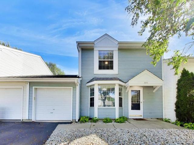 Townhouse for sale in Island Lake, Illinois