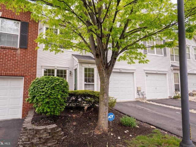 Townhouse for sale in Dayton, New Jersey