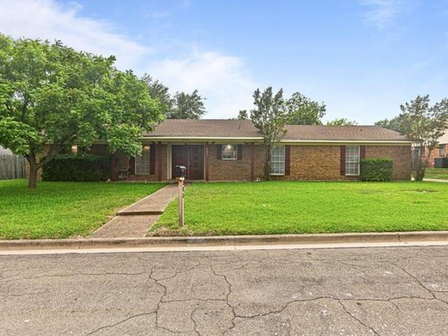 House for sale in Hewitt, Texas