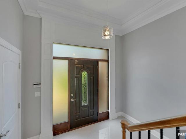 House for sale in Lyndhurst, New Jersey
