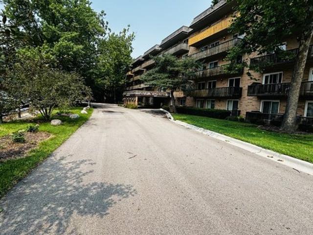 Condo for sale in Downers Grove, Illinois