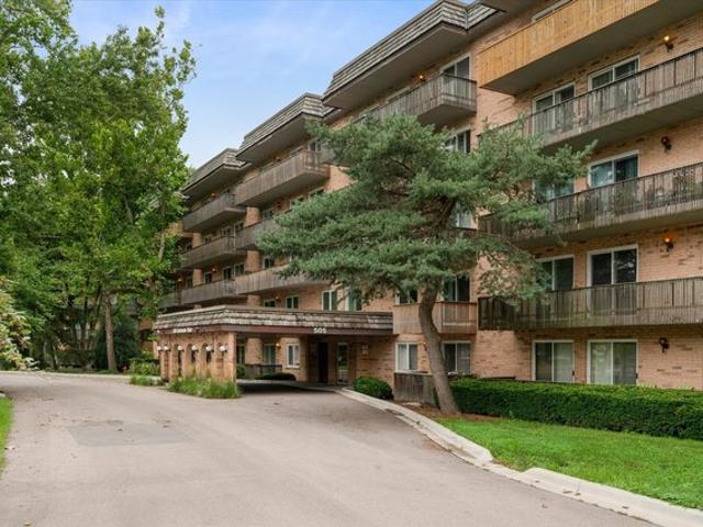 Condo for sale in Downers Grove, Illinois